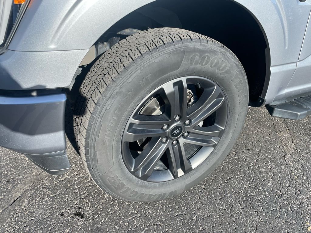 Used 2022 Silver Ford Lariat image 3