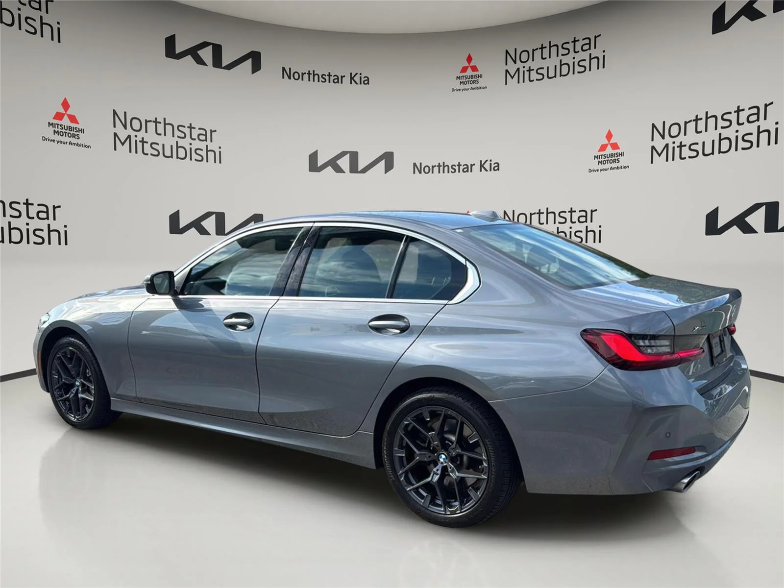 Used 2026  BMW 330i NA xDrive image 4