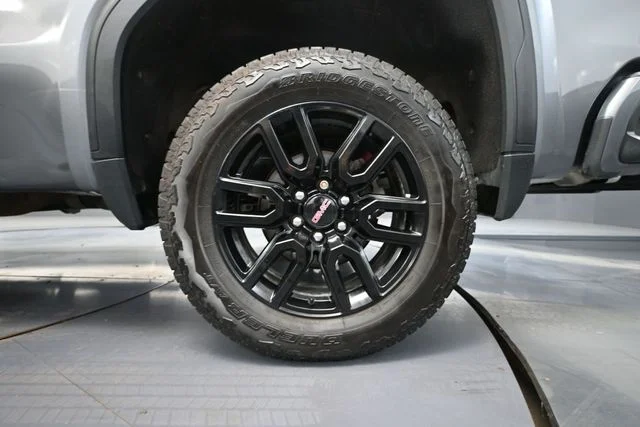 Used 2021 Silver GMC Elevation image 10