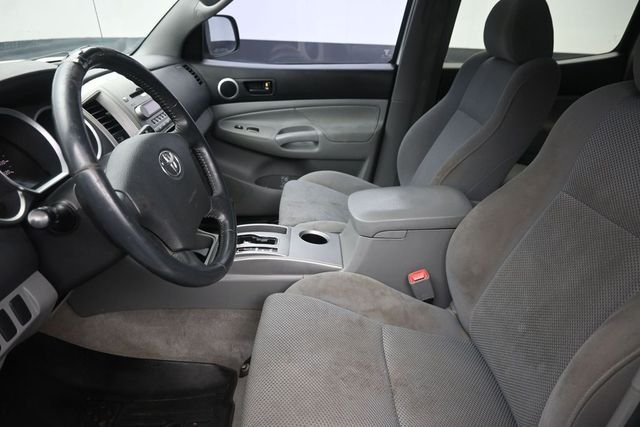 Used 2008 White Toyota Base image 16
