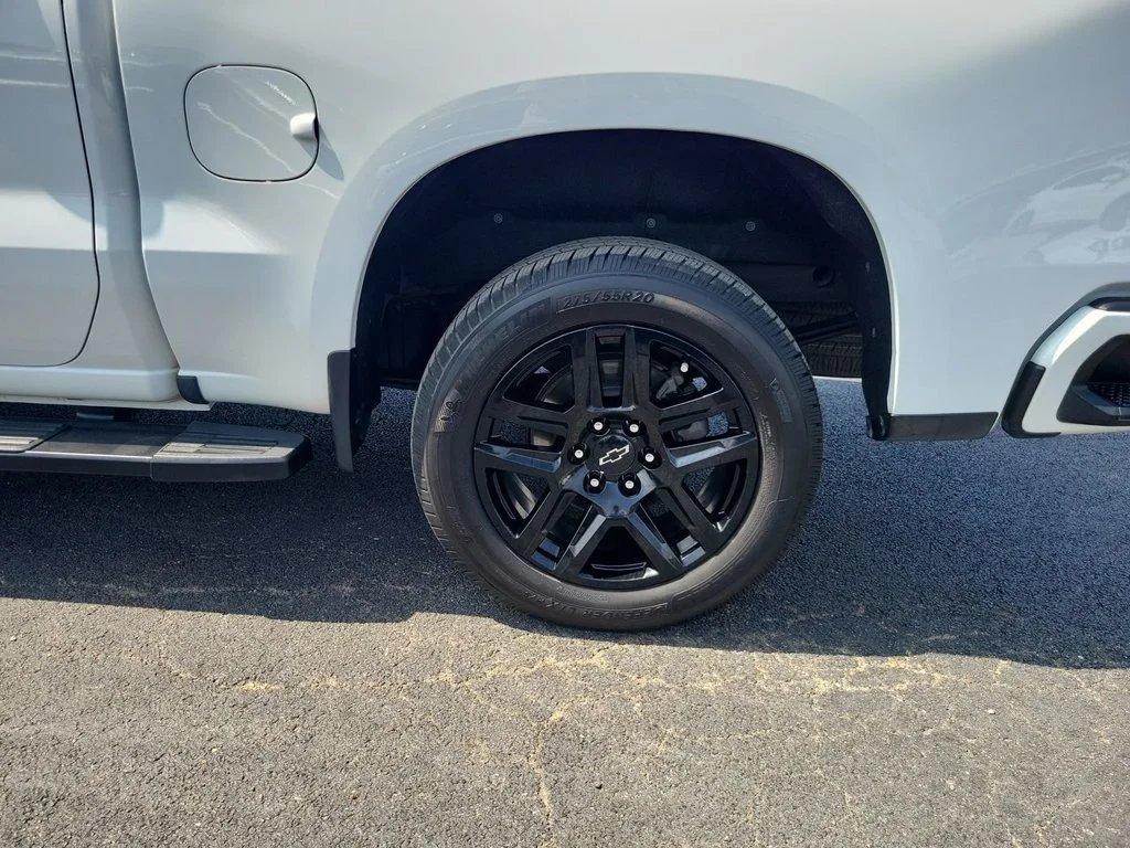 Certified Used 2021 SUMMIT WHITE Chevrolet RST image 32