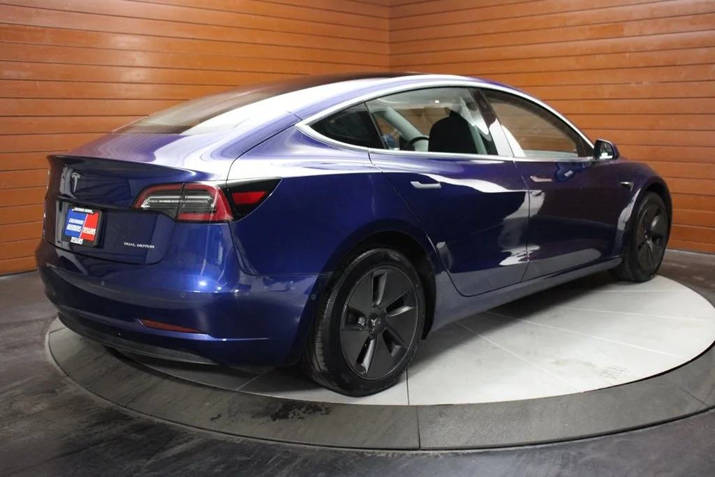 Used 2019 Deep Blue Metallic Tesla  image 17