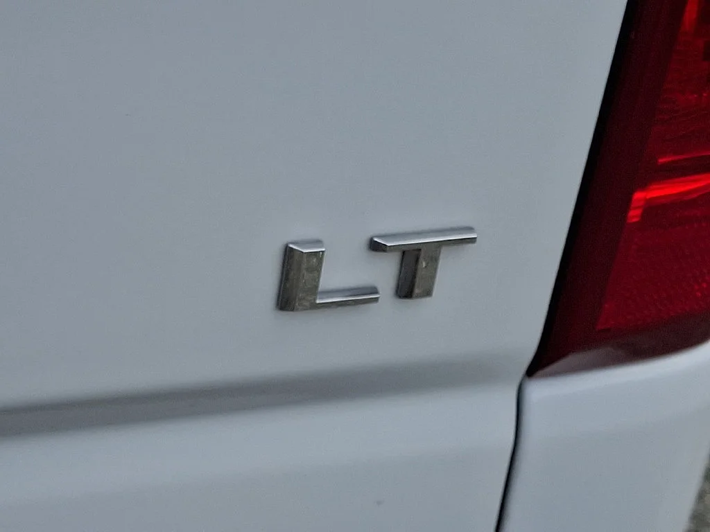 Used 2024 Summit White Chevrolet LT image 32