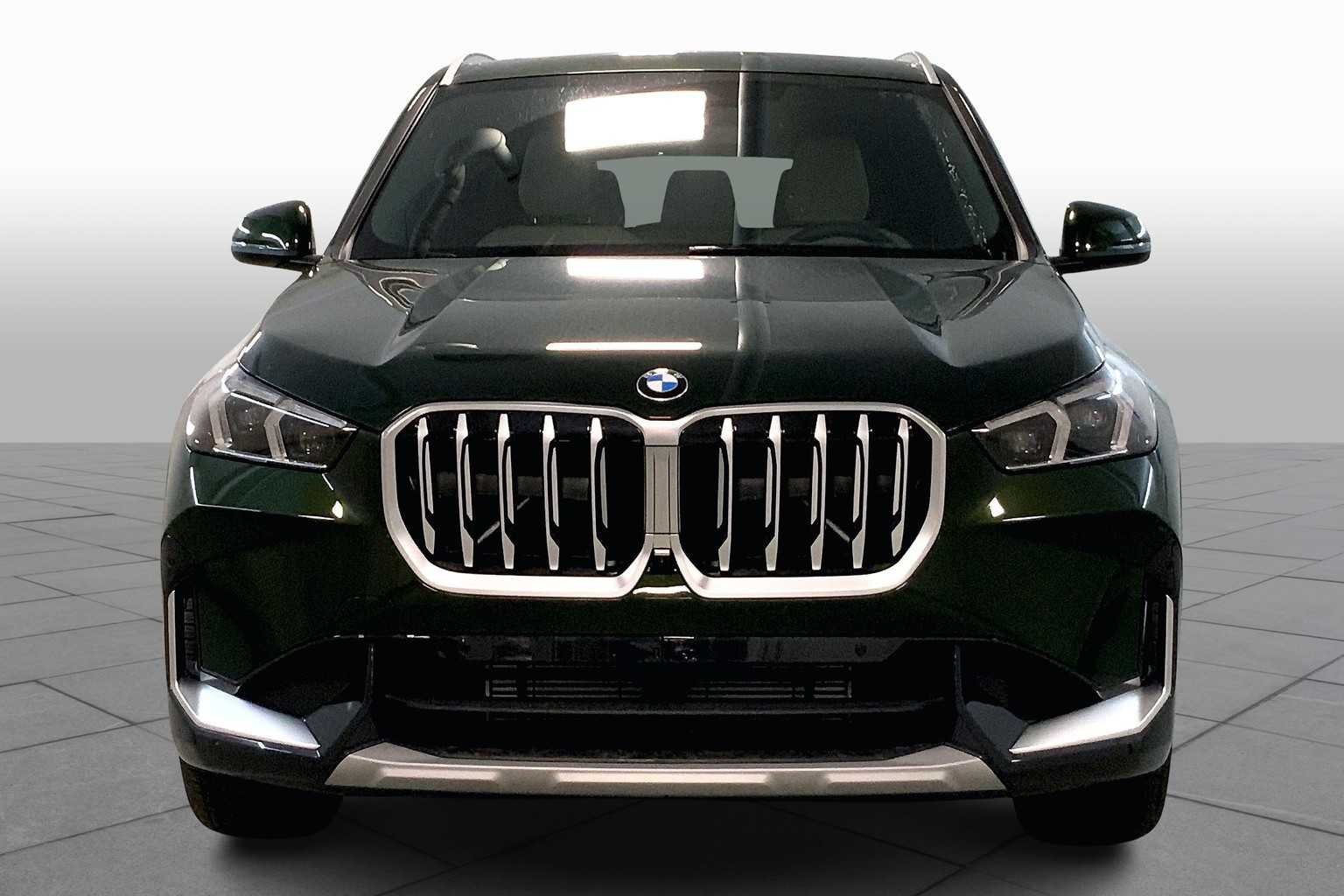 Used 2025 San Remo Green Metallic BMW xDrive28i image 3