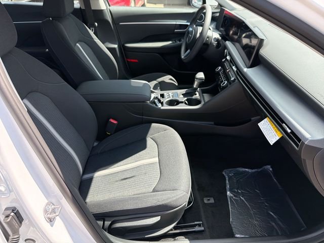 New 2026 White Hyundai SE image 52