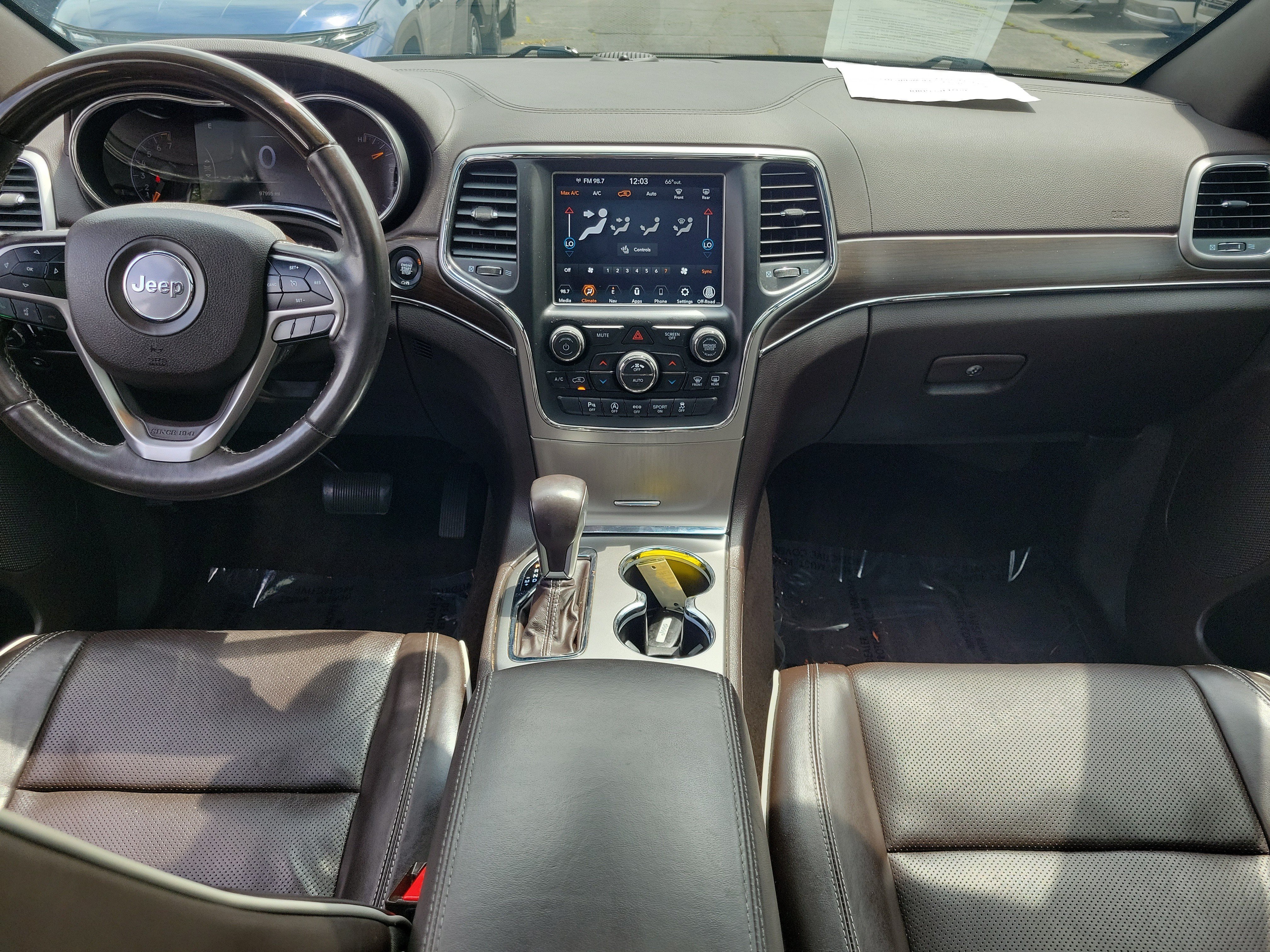 Used 2018 Ivory 3-Coat Jeep Overland image 9