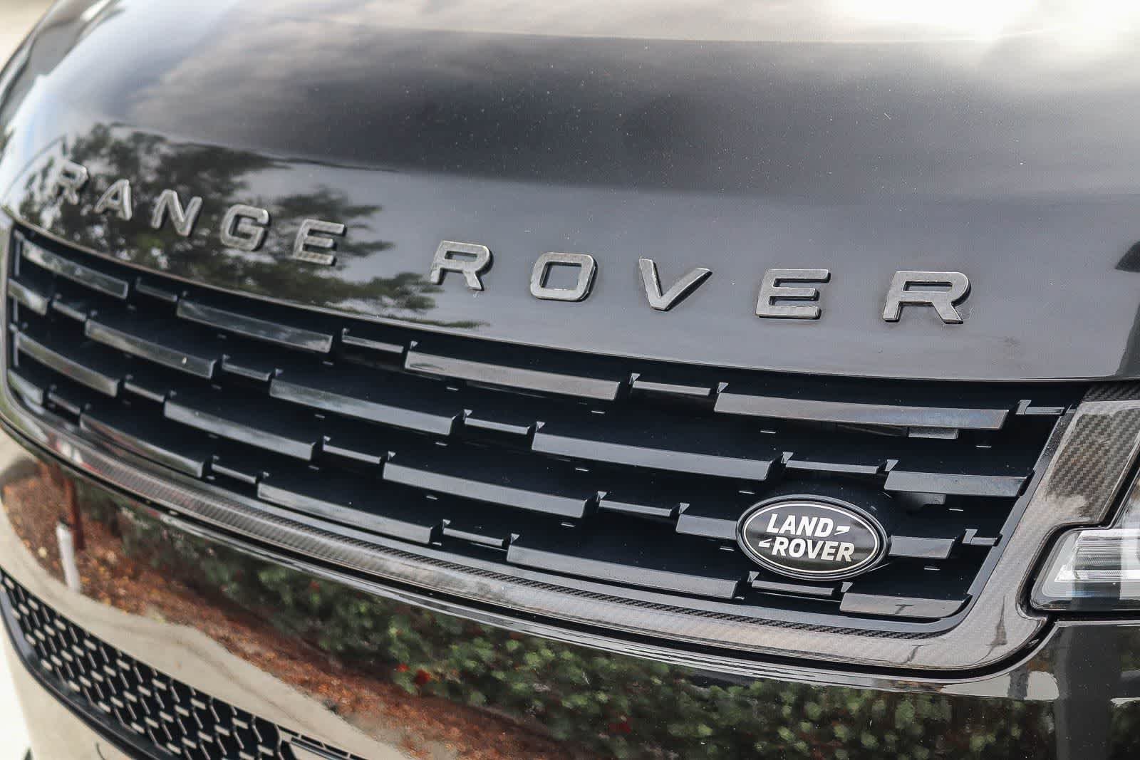 Used 2024  Land Rover SV Edition One Obsidian Black image 9