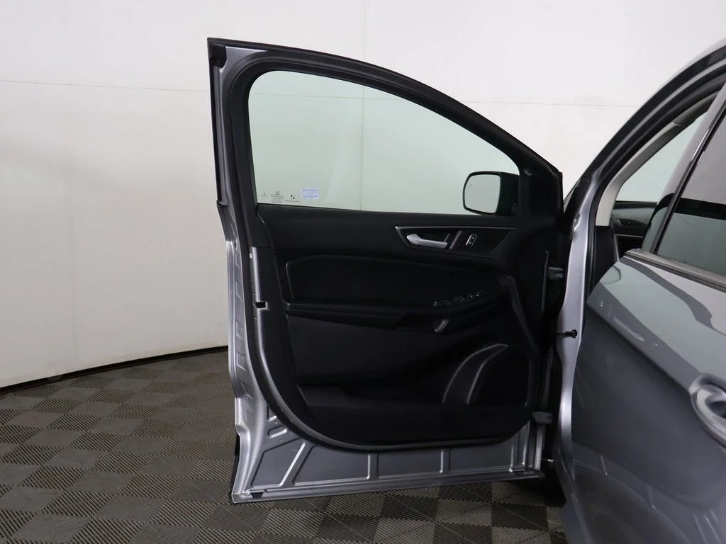 Used 2022 Silver Ford SE image 16