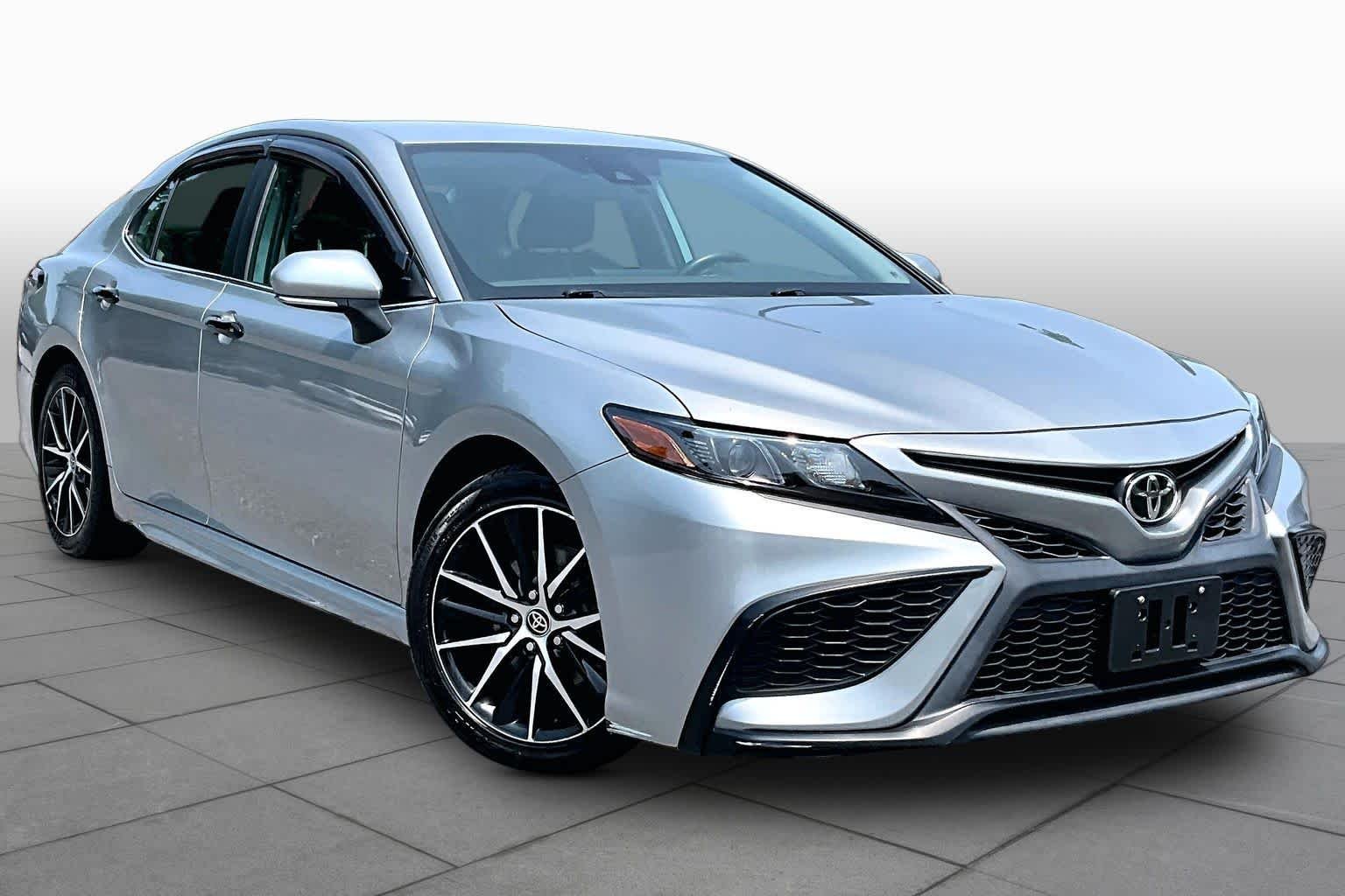 Used 2022 Celestial Silver Metallic Toyota SE image 3