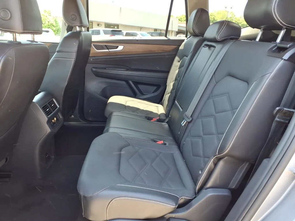 Used 2024  Volkswagen 2.0T SE w/Technology image 18