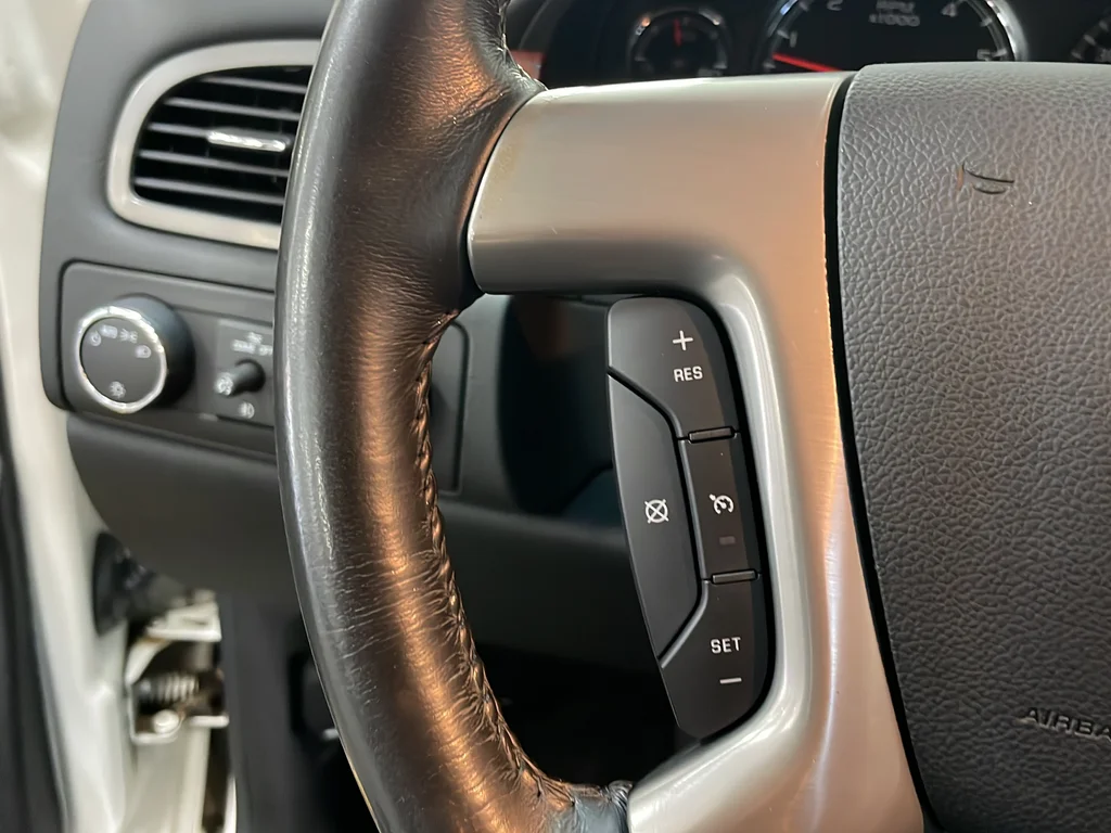 Used 2011 White GMC SLT image 16