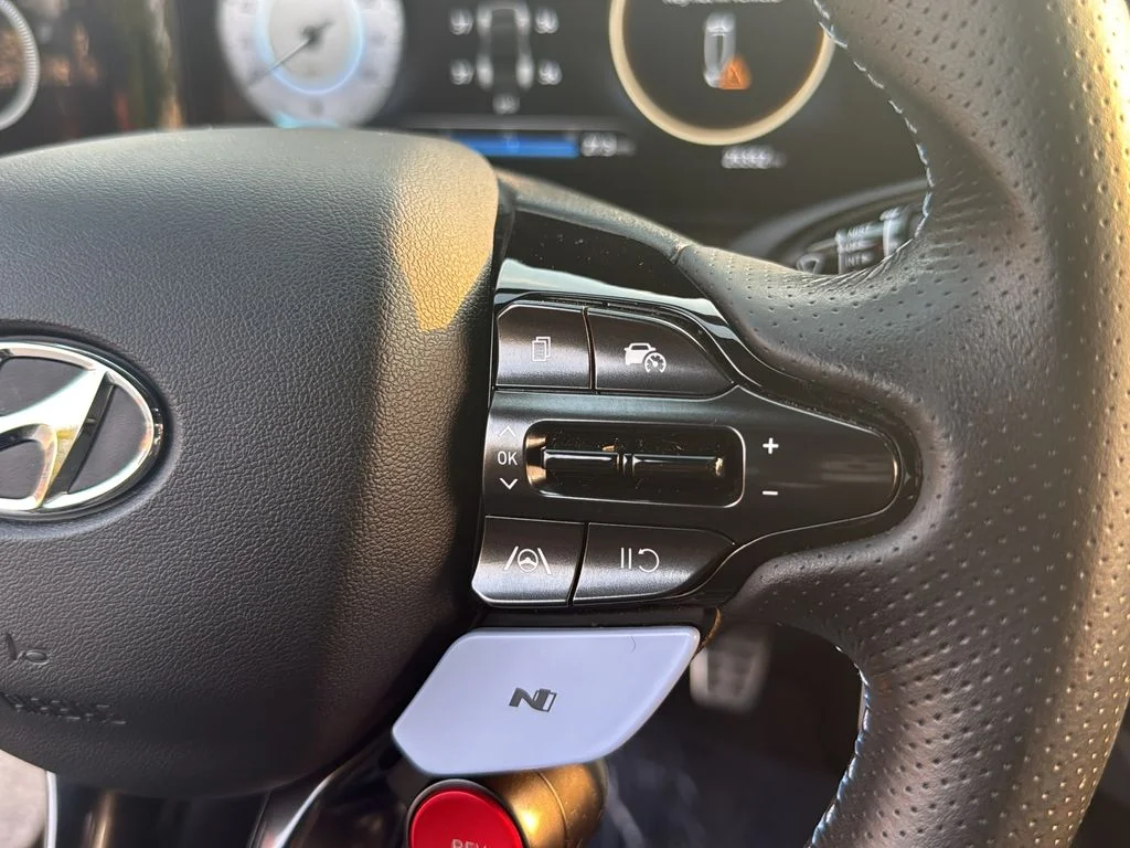 Used 2022 Black Hyundai Base image 17