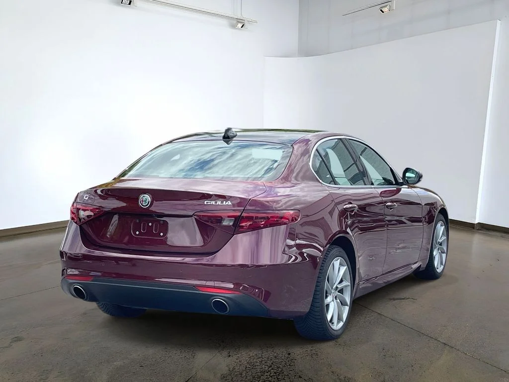 Used 2017 Red Metallic Alfa Romeo Base image 4