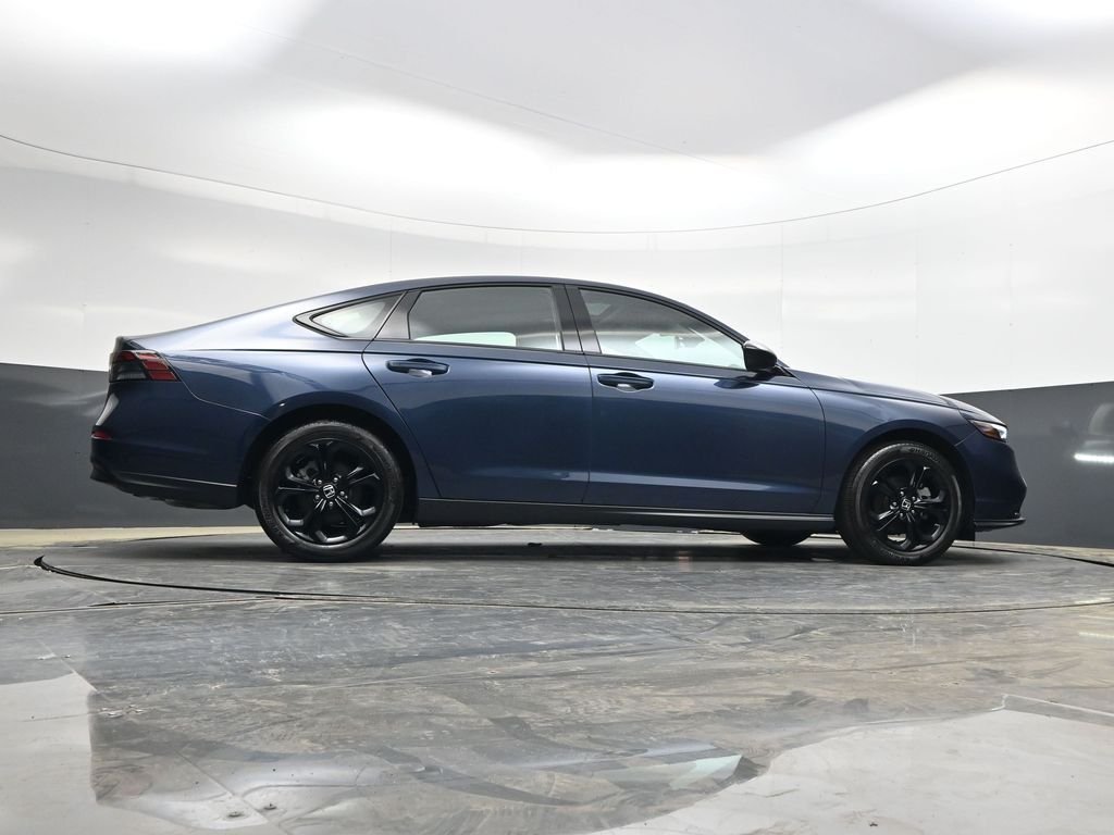 2025 Honda Accord SE - Photo 34