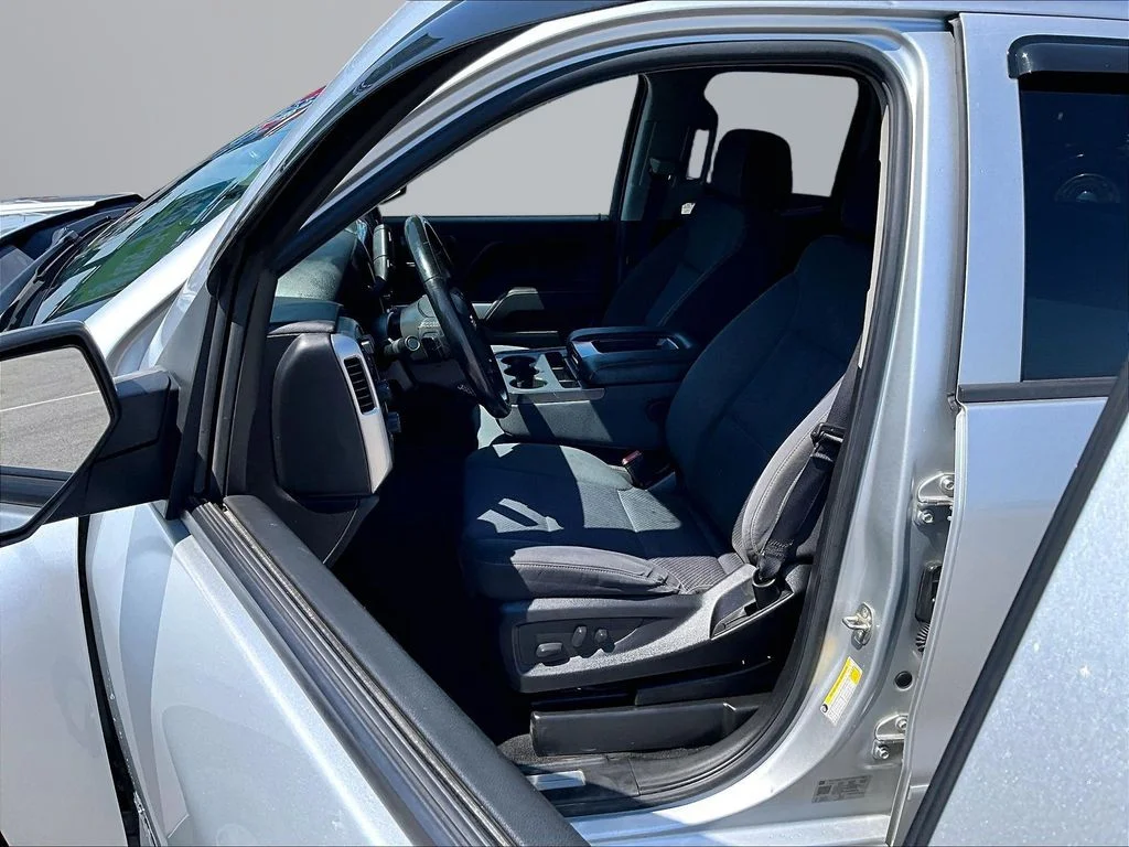 Used 2019 Silver Chevrolet LT image 25