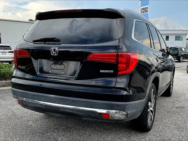 Used 2016  Honda Touring image 4