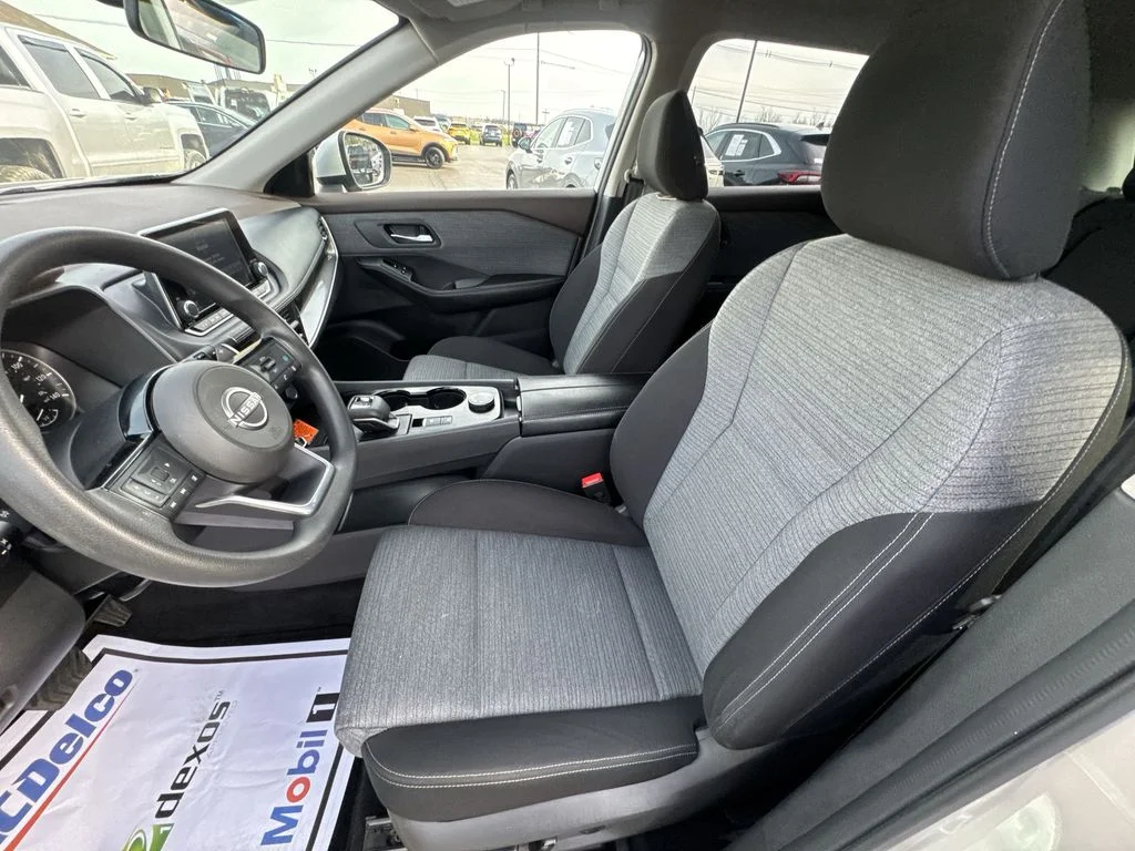 Used 2023 Silver Nissan SV image 11