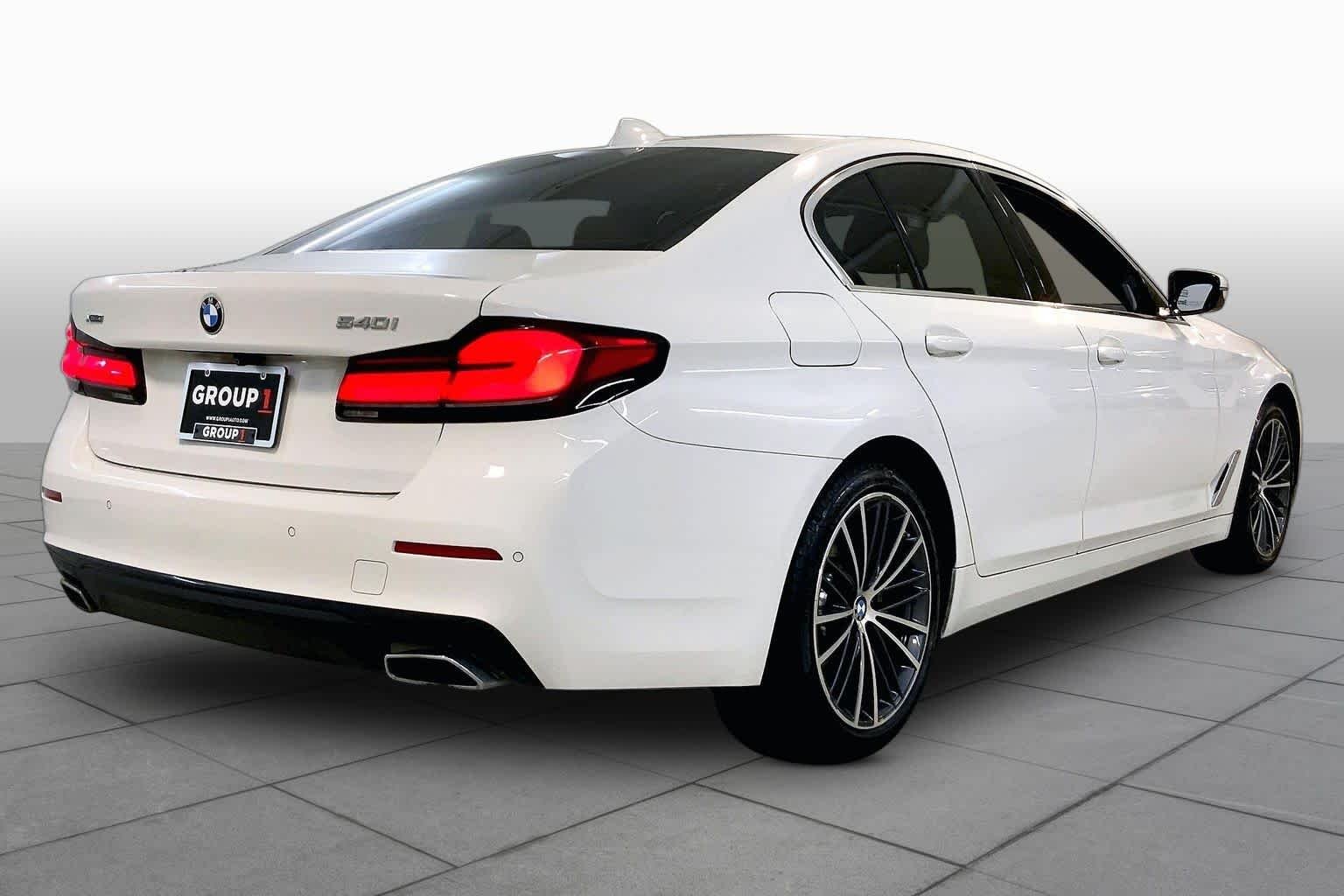 Used 2022 Alpine White BMW 540i xDrive image 12