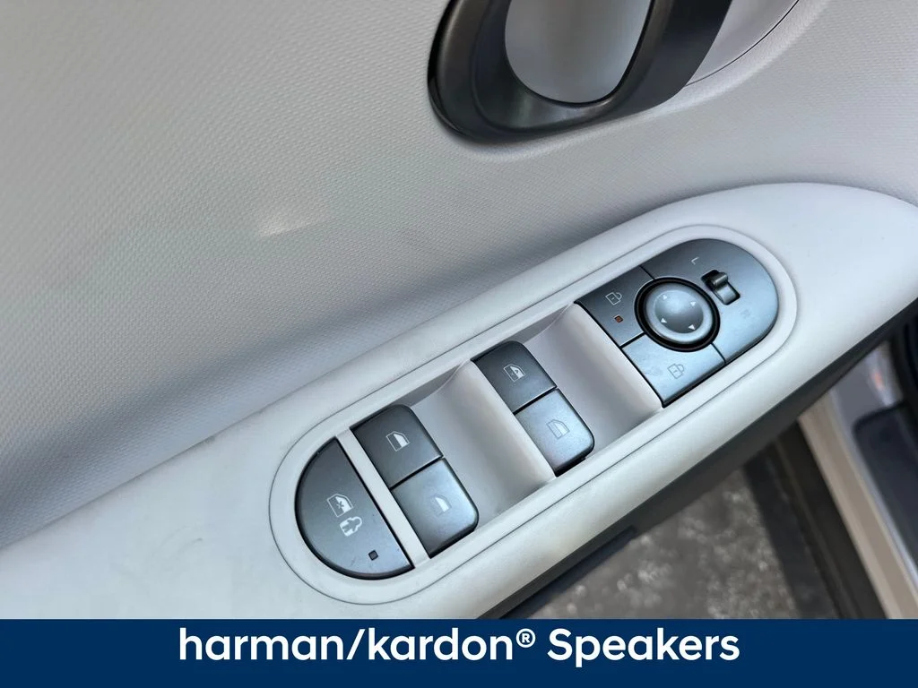 New 2025 Cyber Gray Hyundai SE image 13