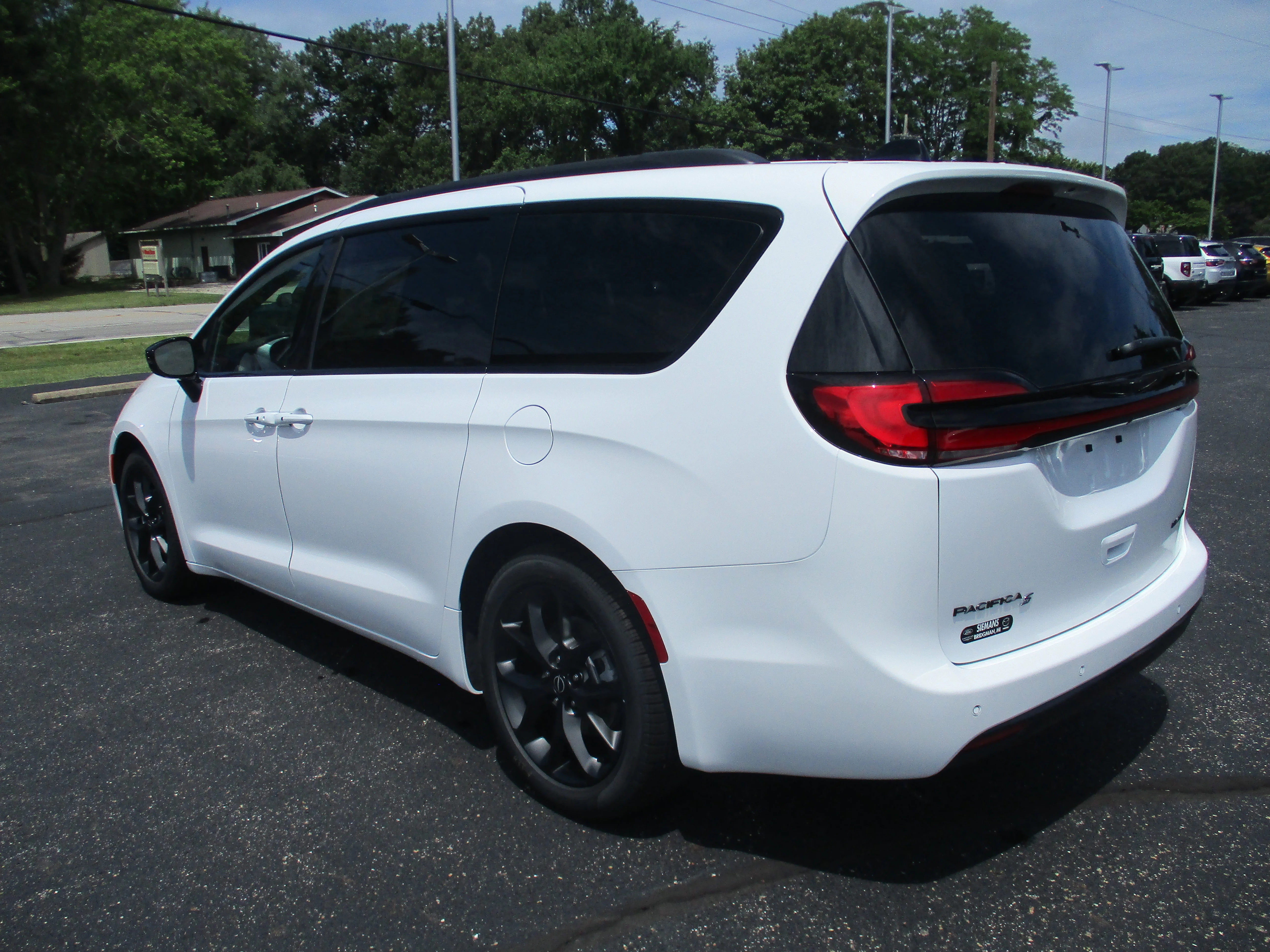 2025 Chrysler Pacifica Limited - Photo 8