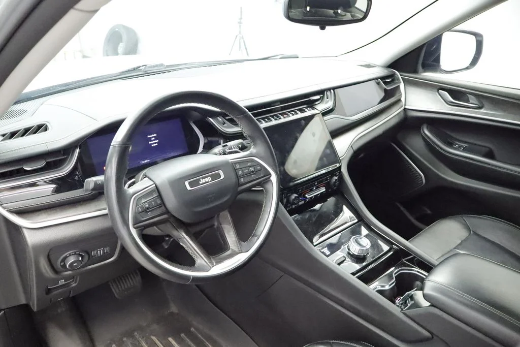Used 2022 Silver Jeep Limited image 8