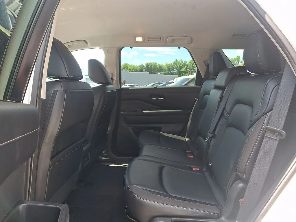 Used 2023 White Nissan SL image 11