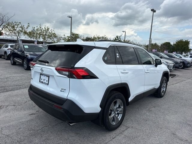 Used 2025 White Toyota XLE image 10