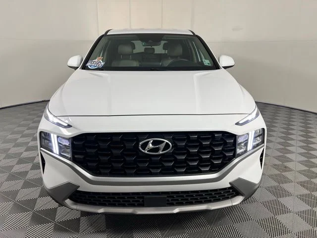 Used 2023 White Hyundai SE image 2