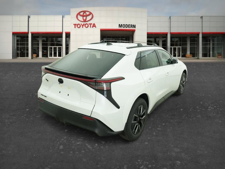 New 2026 WINDCHILL PEARL Toyota XLE image 9