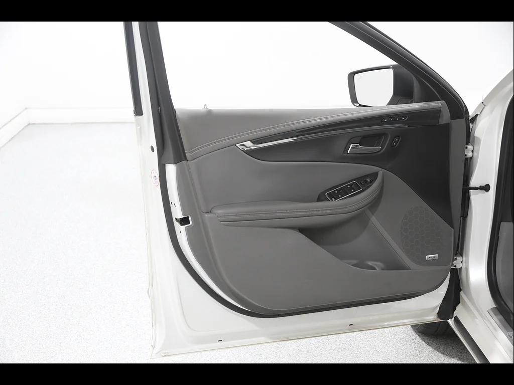 Used 2014 White Diamond Tricoat Chevrolet LTZ image 4