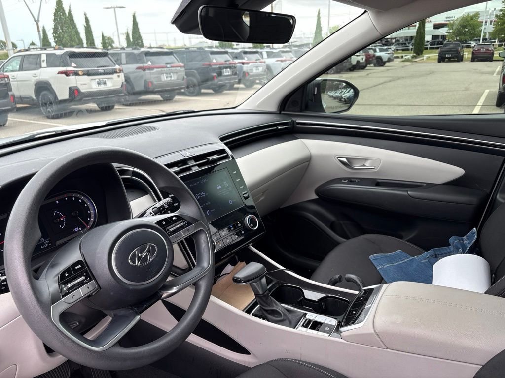Used 2022 White Hyundai SEL image 4