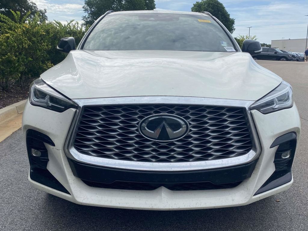 Used 2022 Majestic White INFINITI LUXE image 2