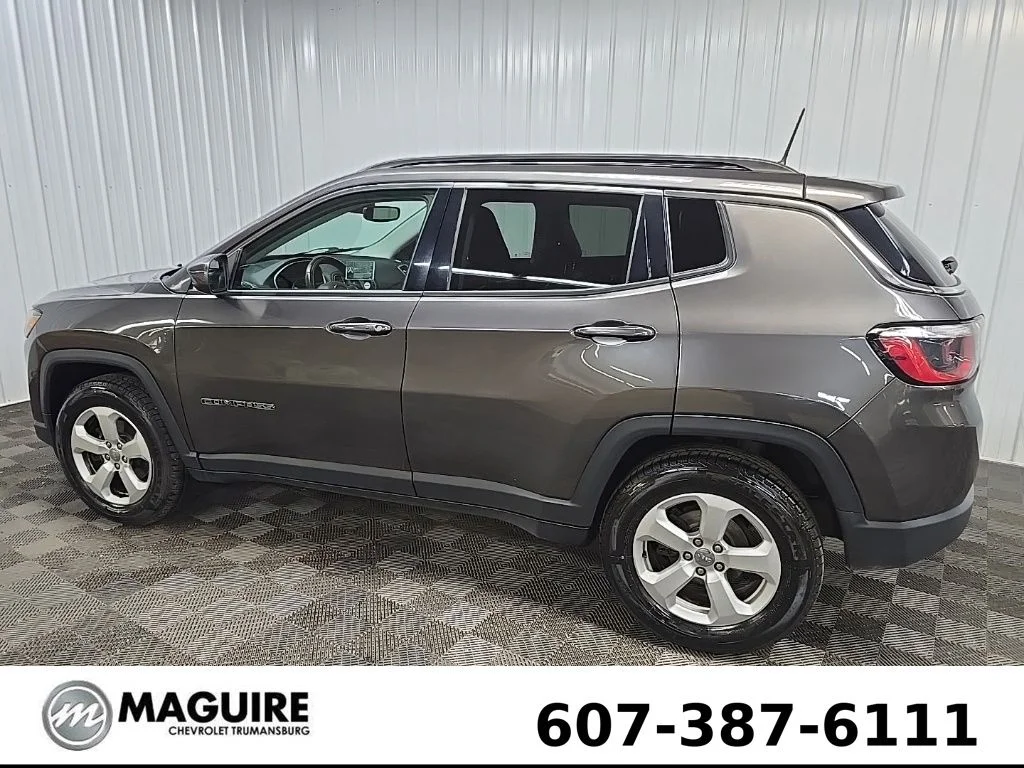 Used 2019 Gray Jeep Latitude image 4