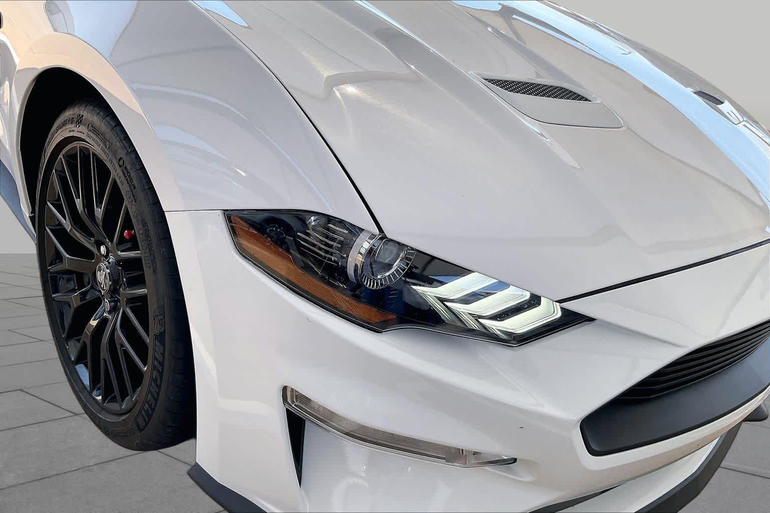 Used 2020 Oxford White Ford GT Premium image 27