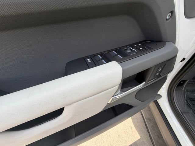 New 2026 Fuji White Land Rover X-Dynamic SE image 11