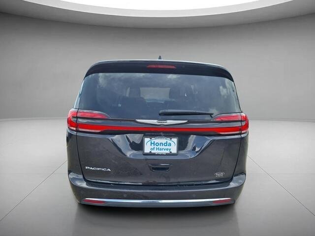 Used 2023 Brilliant Black Crystal Pearlcoat Chrysler Touring L image 4