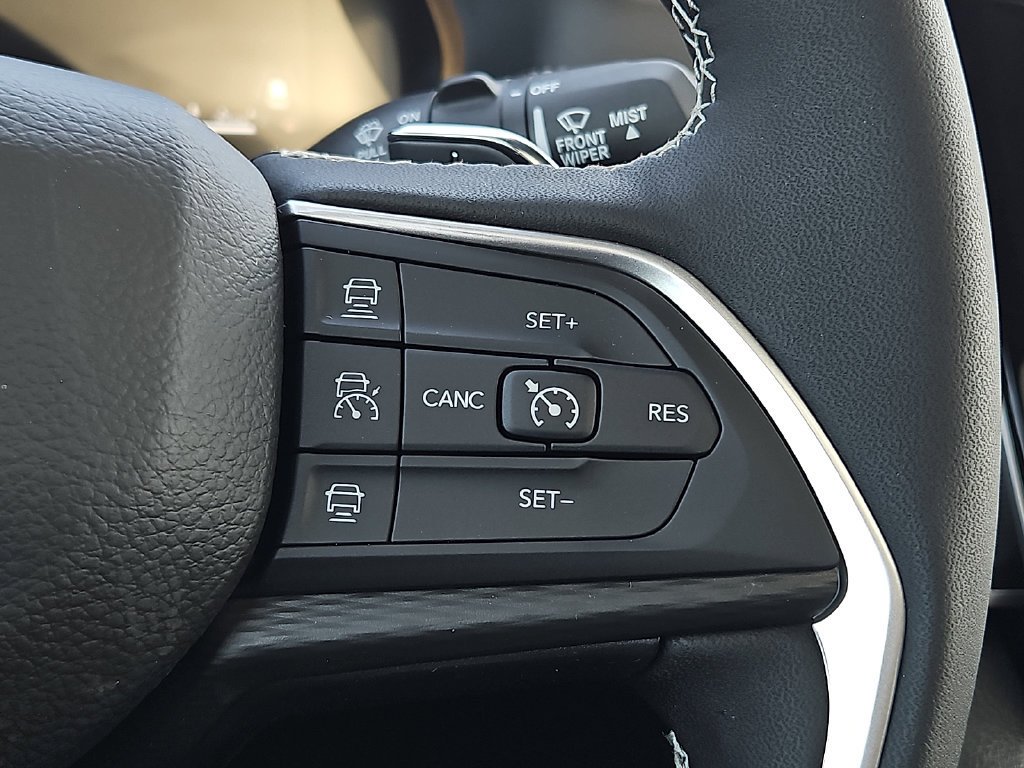 New 2025 Diamond Black Crystal Pearl-Coat Exterior Paint Jeep Laredo image 17