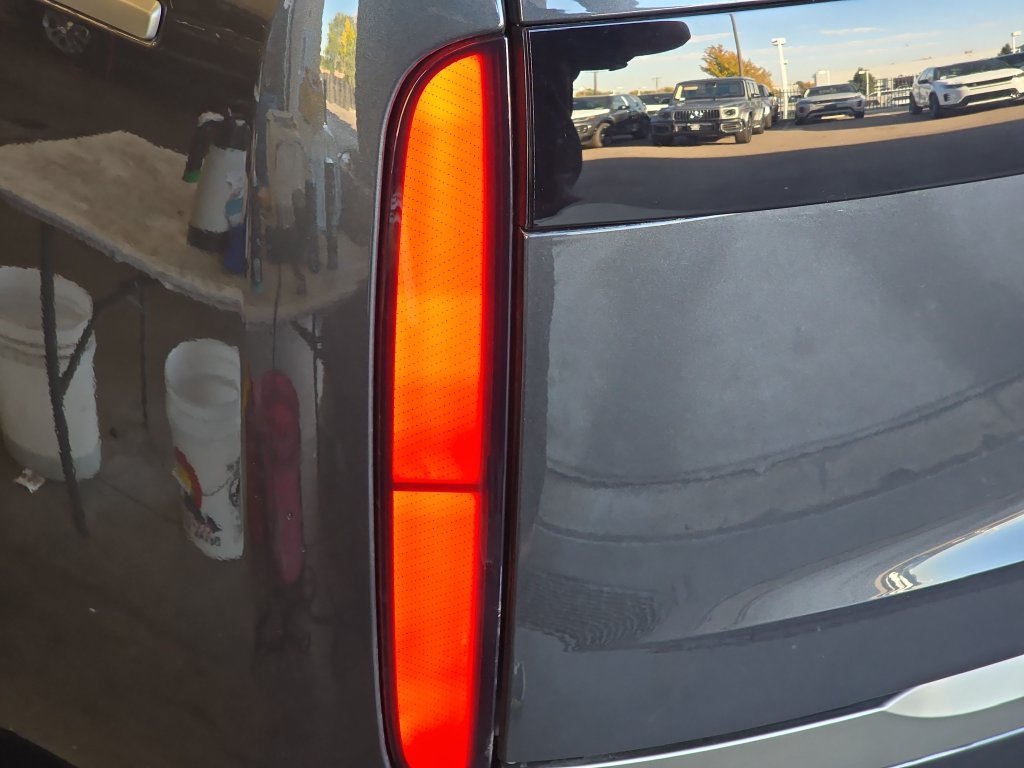New 2027 Carpathian Grey Land Rover SE image 23