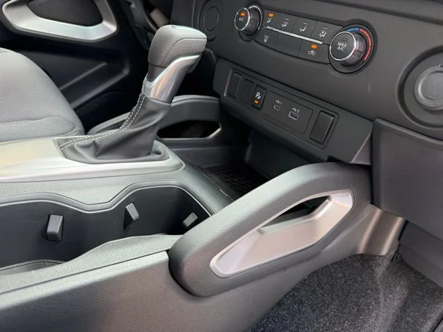 2025 Nissan Frontier SV - Photo 25
