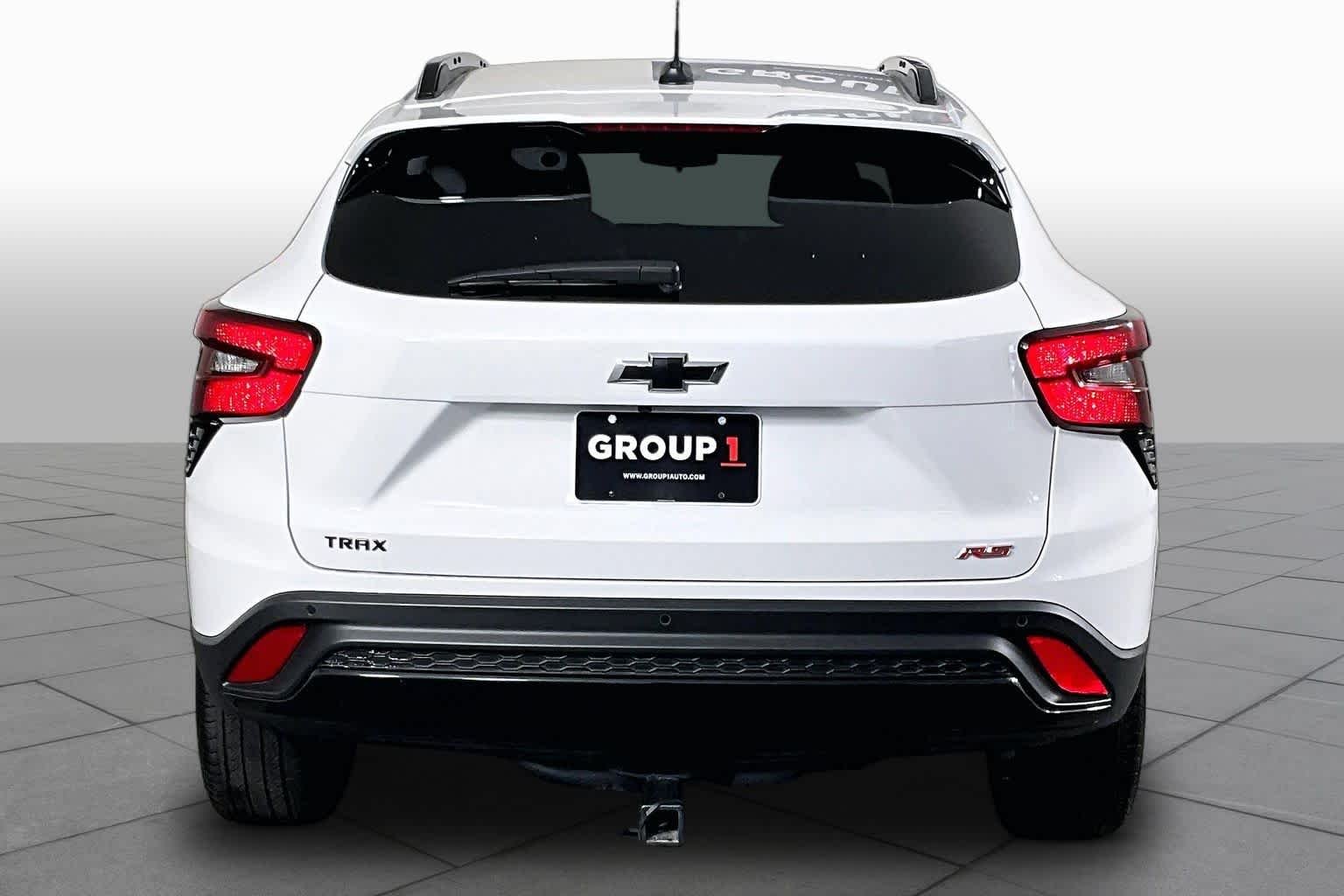 Used 2026 Summit White Chevrolet 2RS image 5