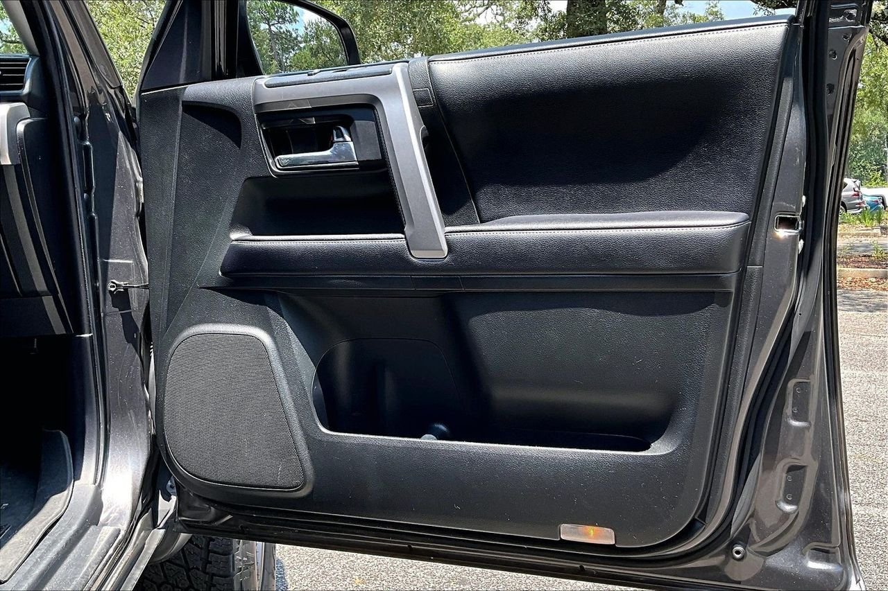 Used 2018 Gray Toyota SR5 image 27