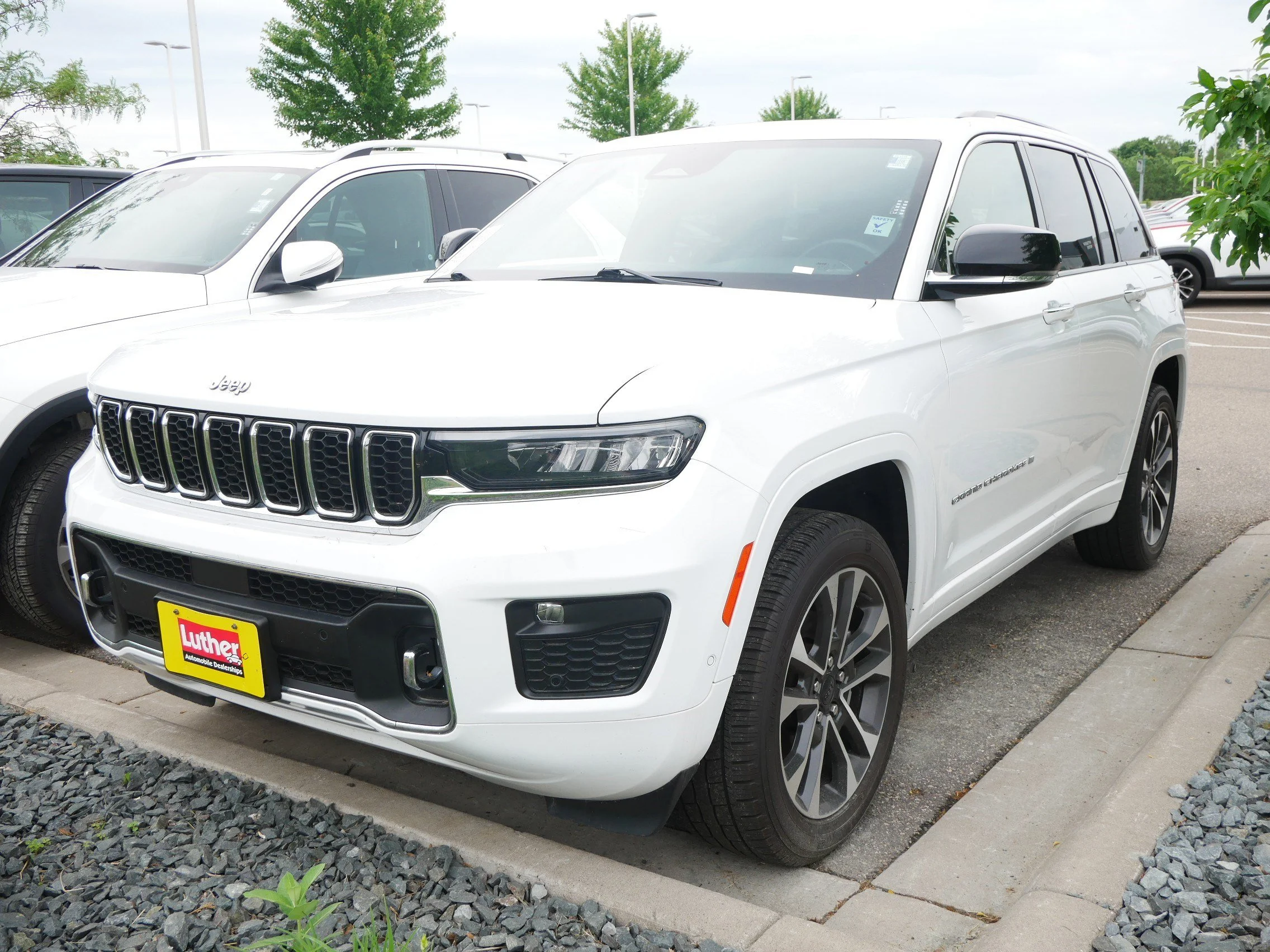 Used 2022 Jeep Grand Cherokee Overland with VIN 1C4RJHDG5N8628672 for sale in Brooklyn Center, Minnesota