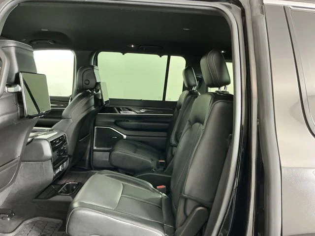 Used 2022 Diamond Black Crystal Pearlcoat Jeep Series III image 28