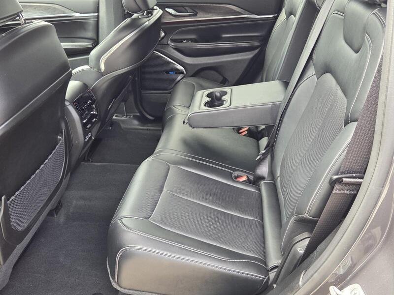 Used 2022 Gray Metallic JEEP OVERLAND 4X2 image 12