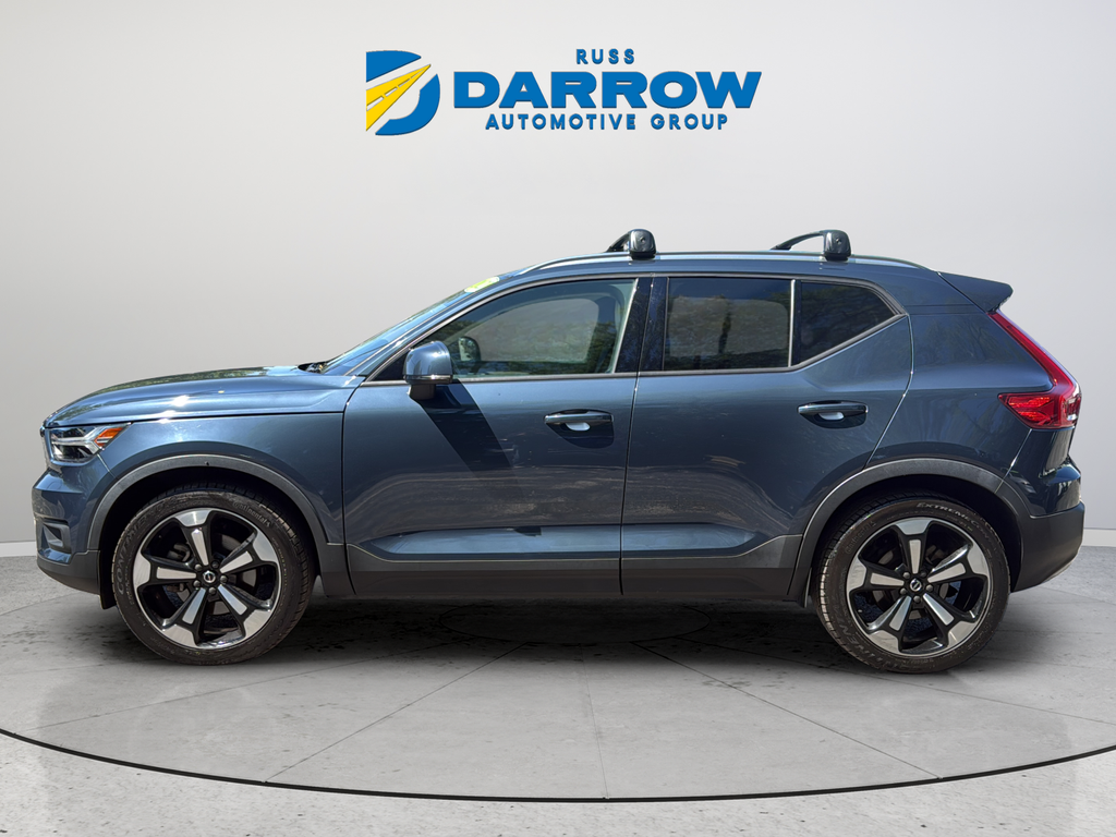 Used 2021 Blue Volvo Momentum image 3