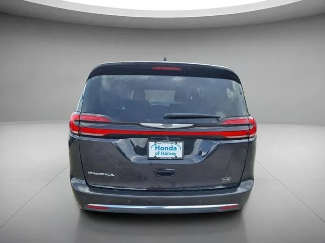 Used 2023 Brilliant Black Crystal Pearlcoat Chrysler Touring L image 4
