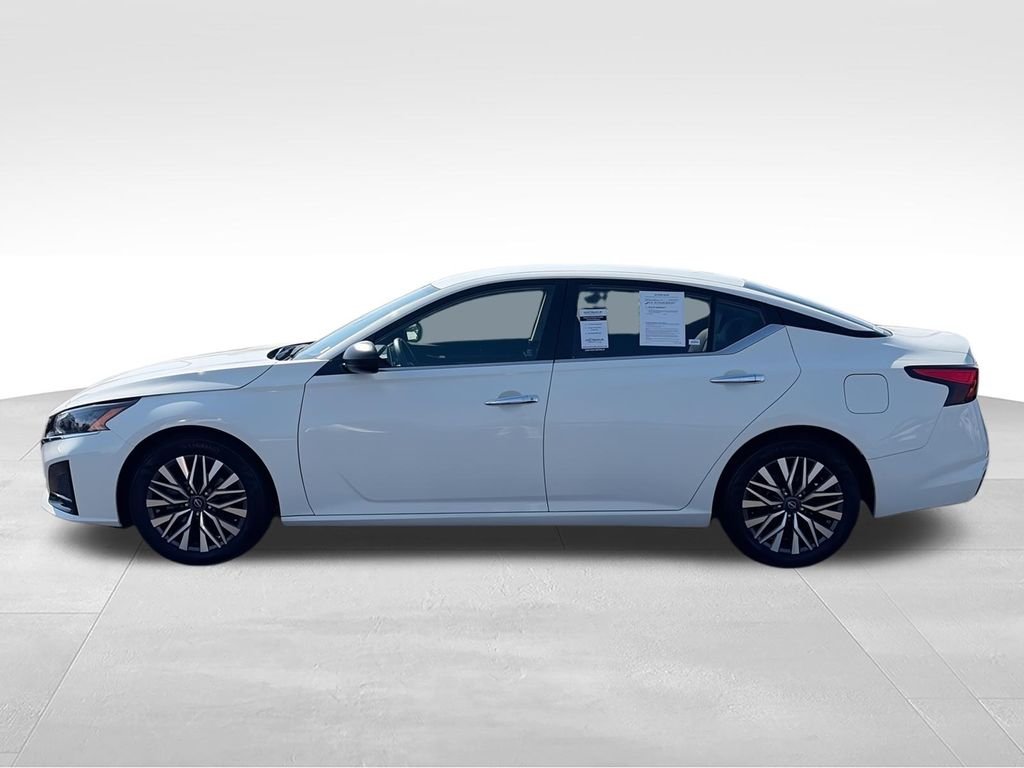 Used 2025 White Nissan 2.5 SV image 5