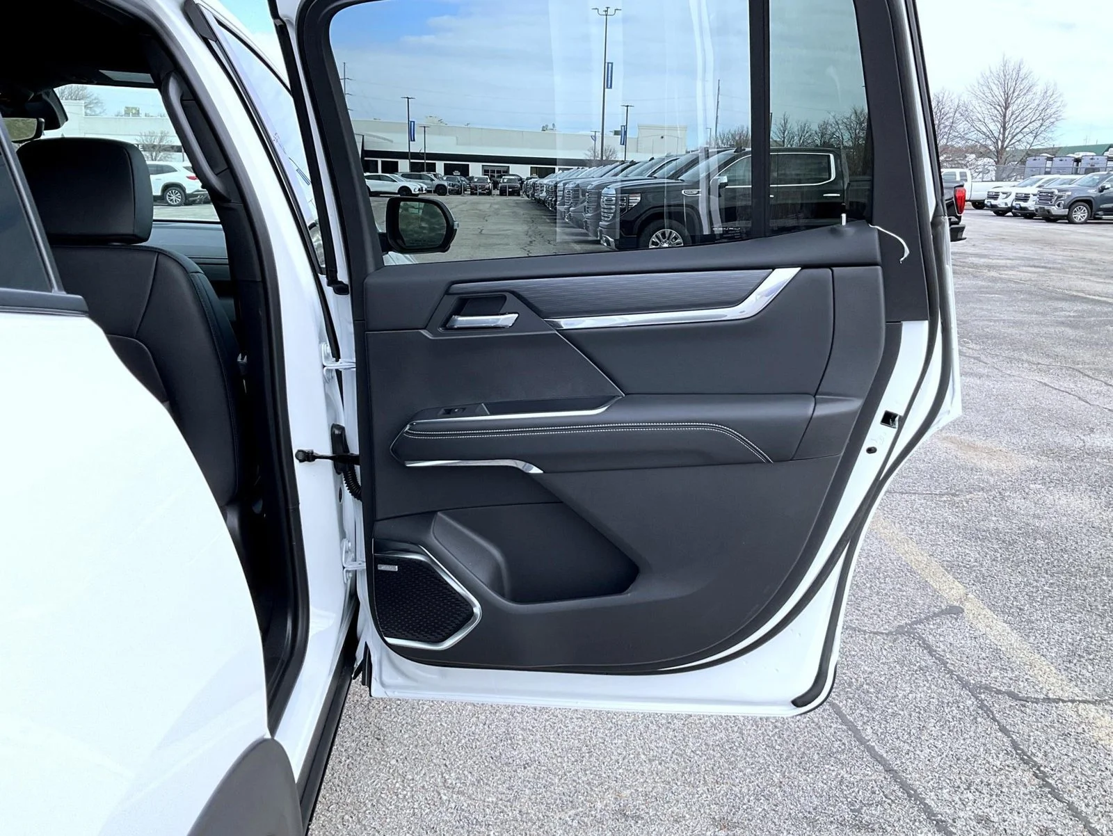 New 2026 Summit White GMC Elevation image 17