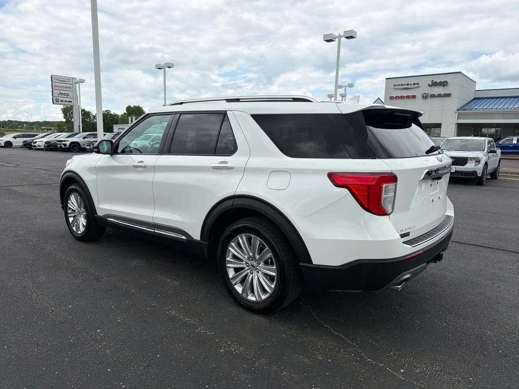 Used 2023 White Ford Limited image 3
