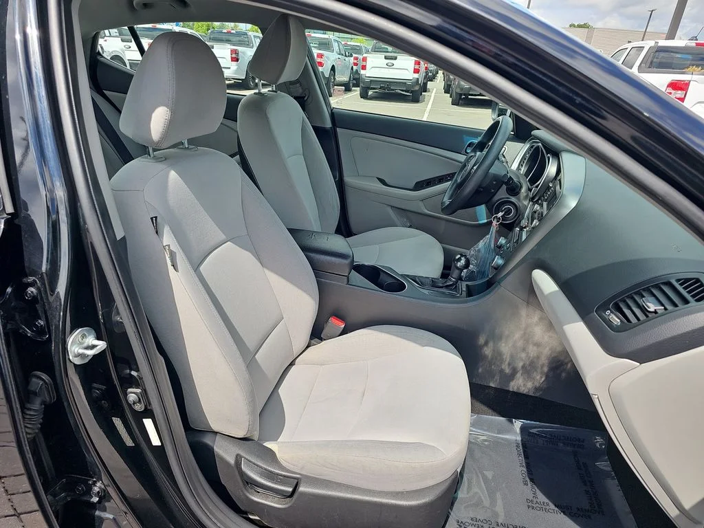 Used 2015 Black Kia LX image 10